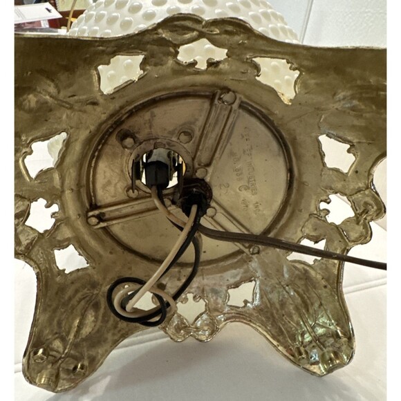 Vintage Fenton White Hobnail Milk Glass "Gone with the wind" Lamp 21” 1970s - Picture 5 of 6